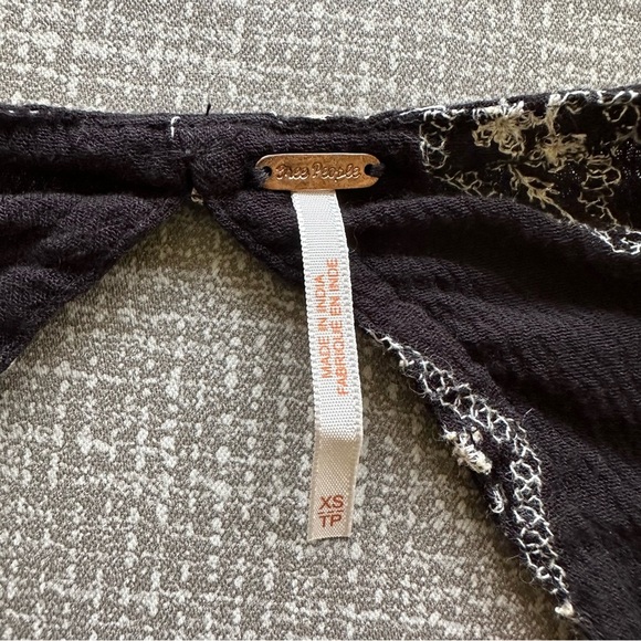 Free people women’s baby doll embroidered top, black, and white sz XS - Picture 4 of 10